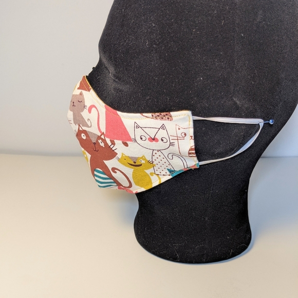 7$ 5/25$ Face mask Reversible - Picture 5 of 5